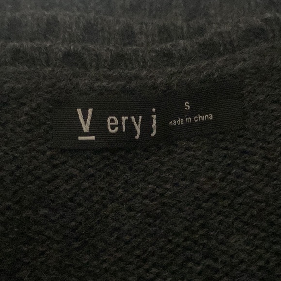 NEW-VERY J CABLE KNIT GRAY SWEATER DRESS. Tag says Sm but can also fit Medium. - Picture 5 of 7